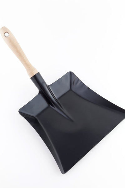 Traditional Black Sheet Metal Dustpan